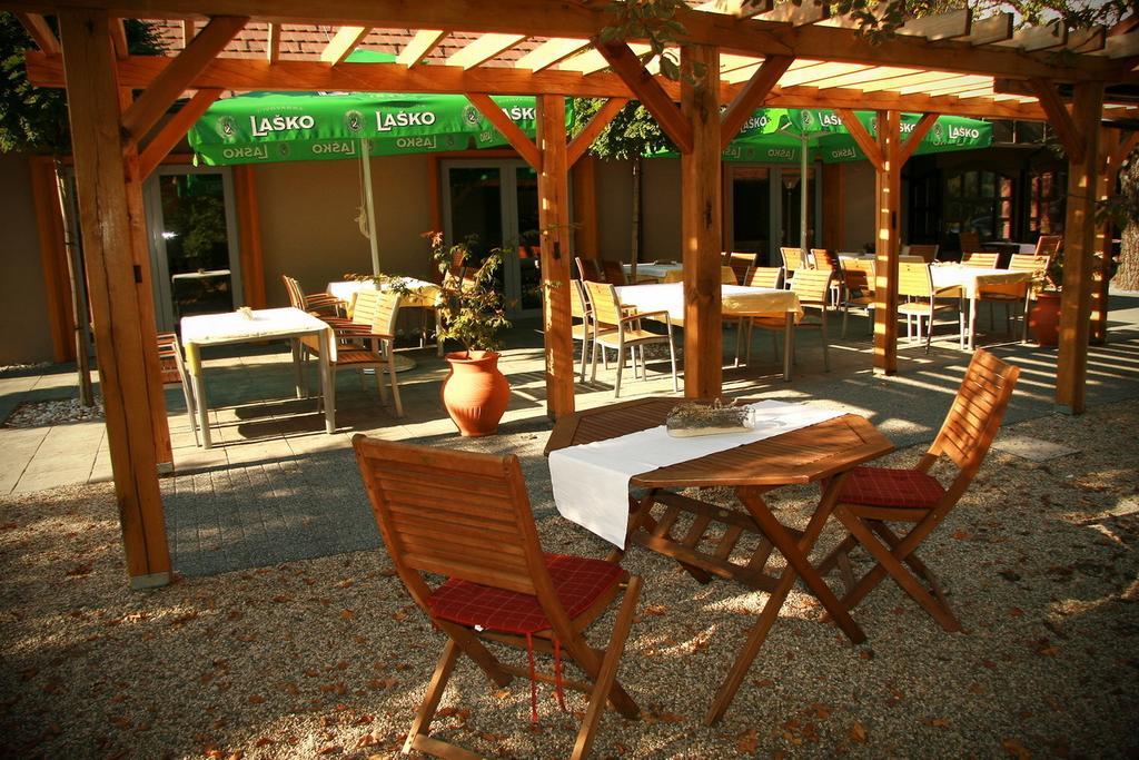 Gostilna Zolnir Hotell Kostanjevica na Krki Exteriör bild